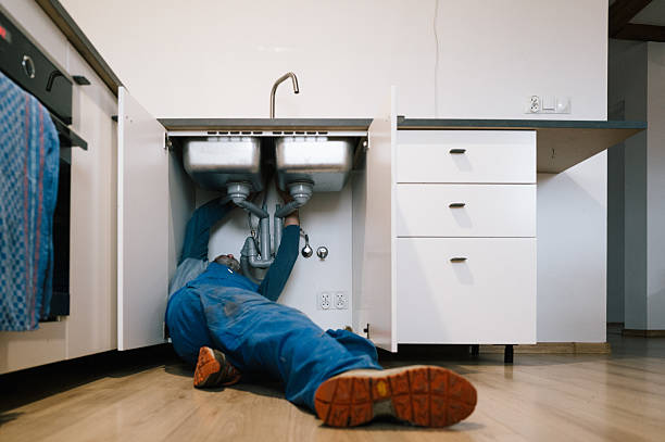 Professional Emergency Plumber technician working in Yeaddiss, KY